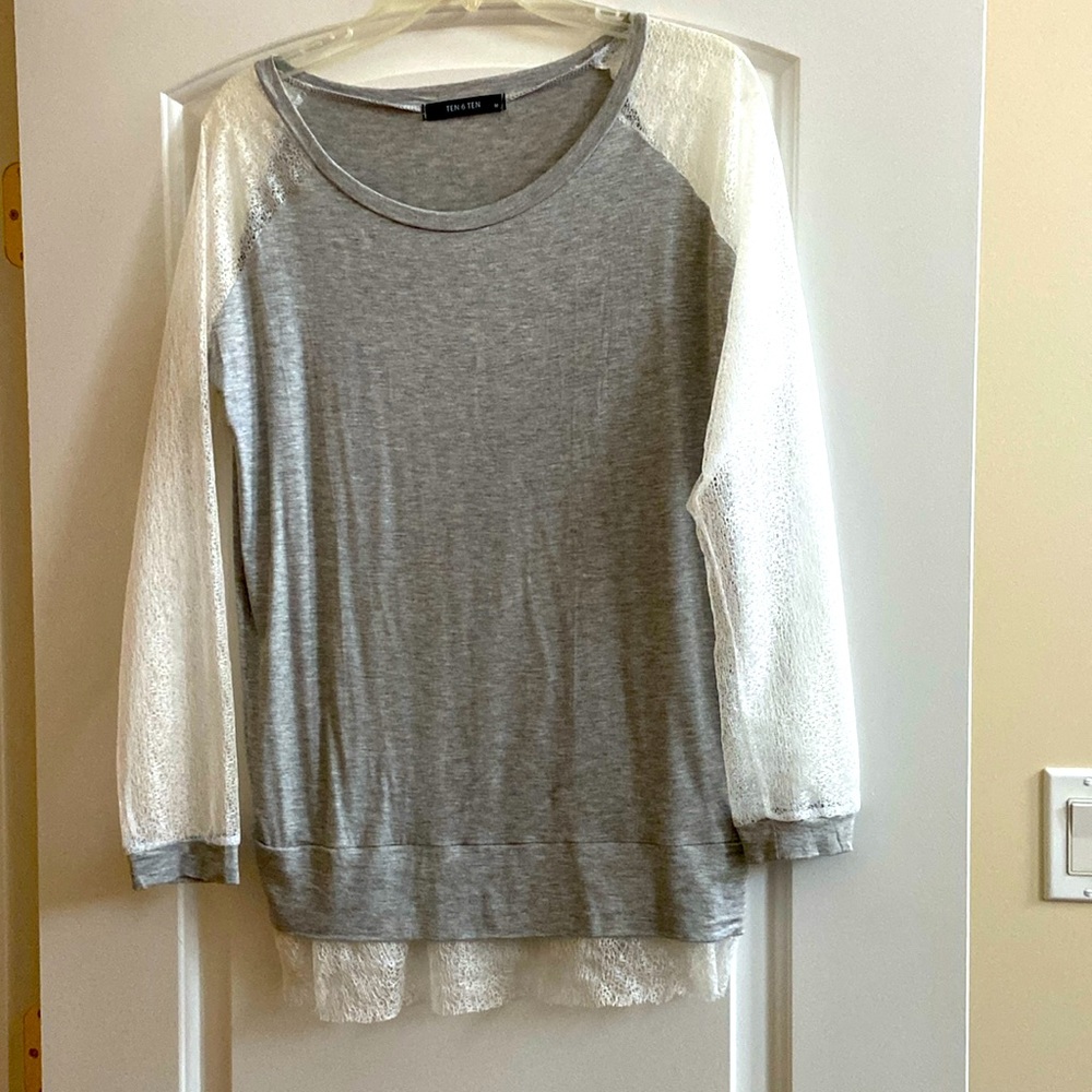 Cute sweatshirt with lace detailing in size M